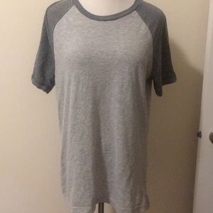 (Free with bundle) Basic T-shirt